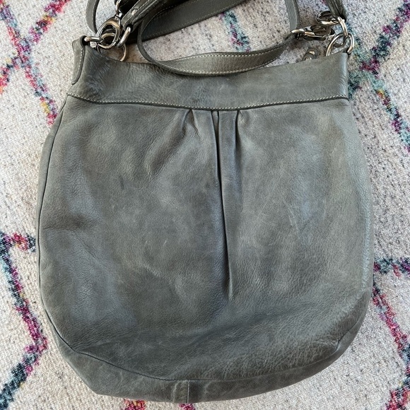 ROOTS Canada Leather Hobo - Picture 9 of 14